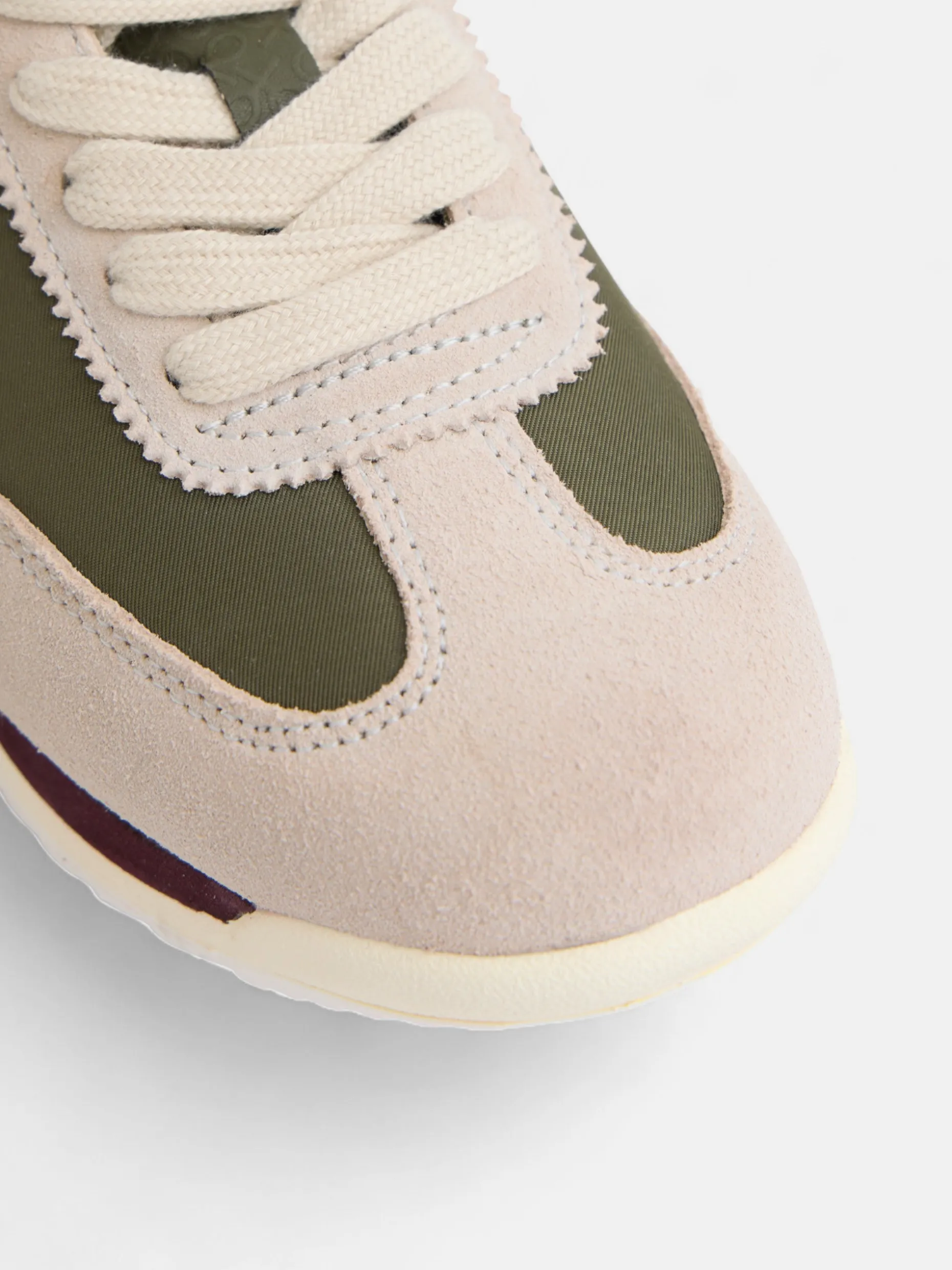 Zapatilla vintage verde beige
