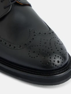 Zapato clasico piel perforado negro