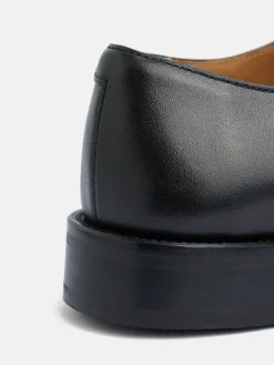 Zapato hebilla piel negro