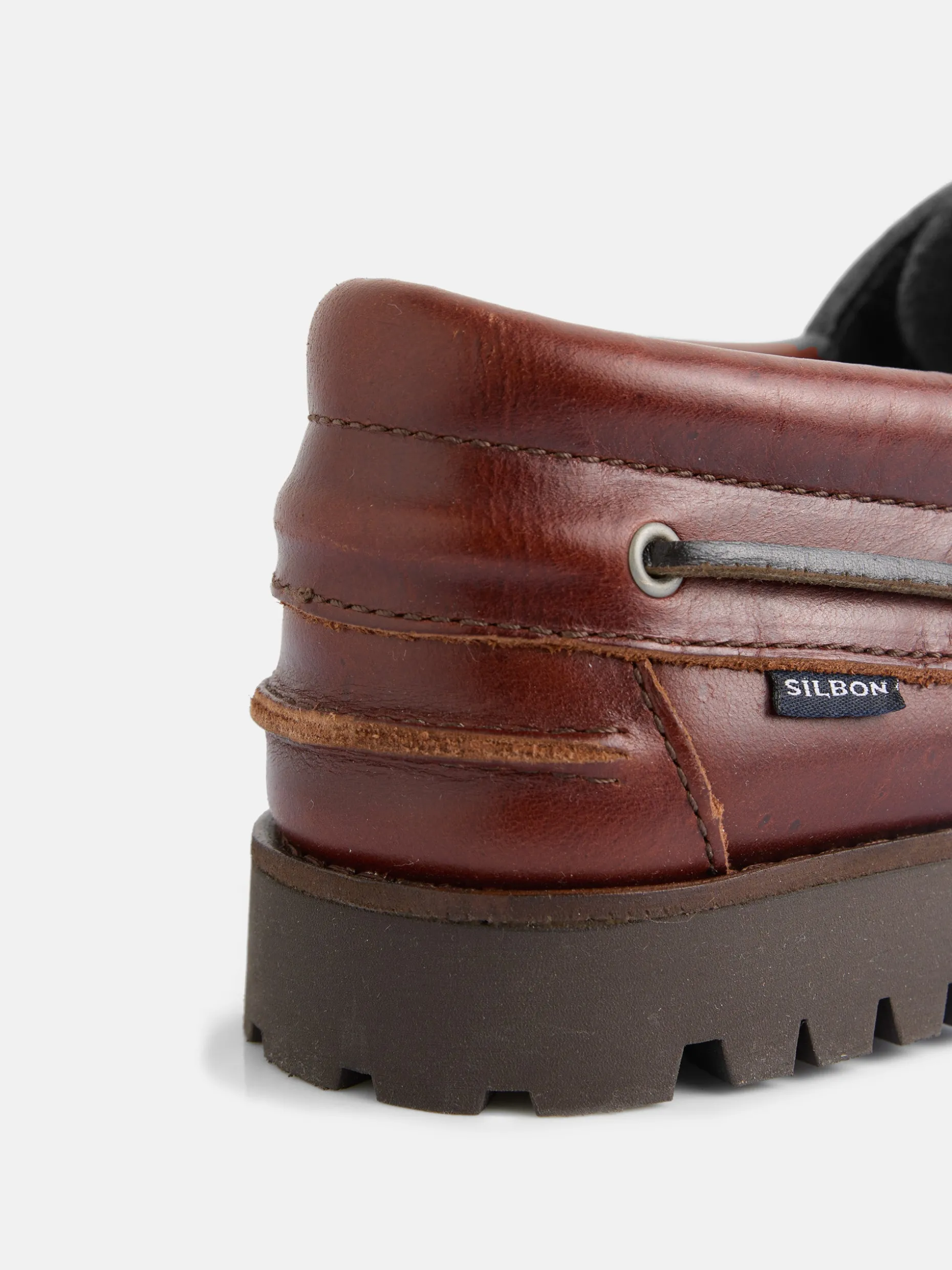 Zapato náutico clásico marrón