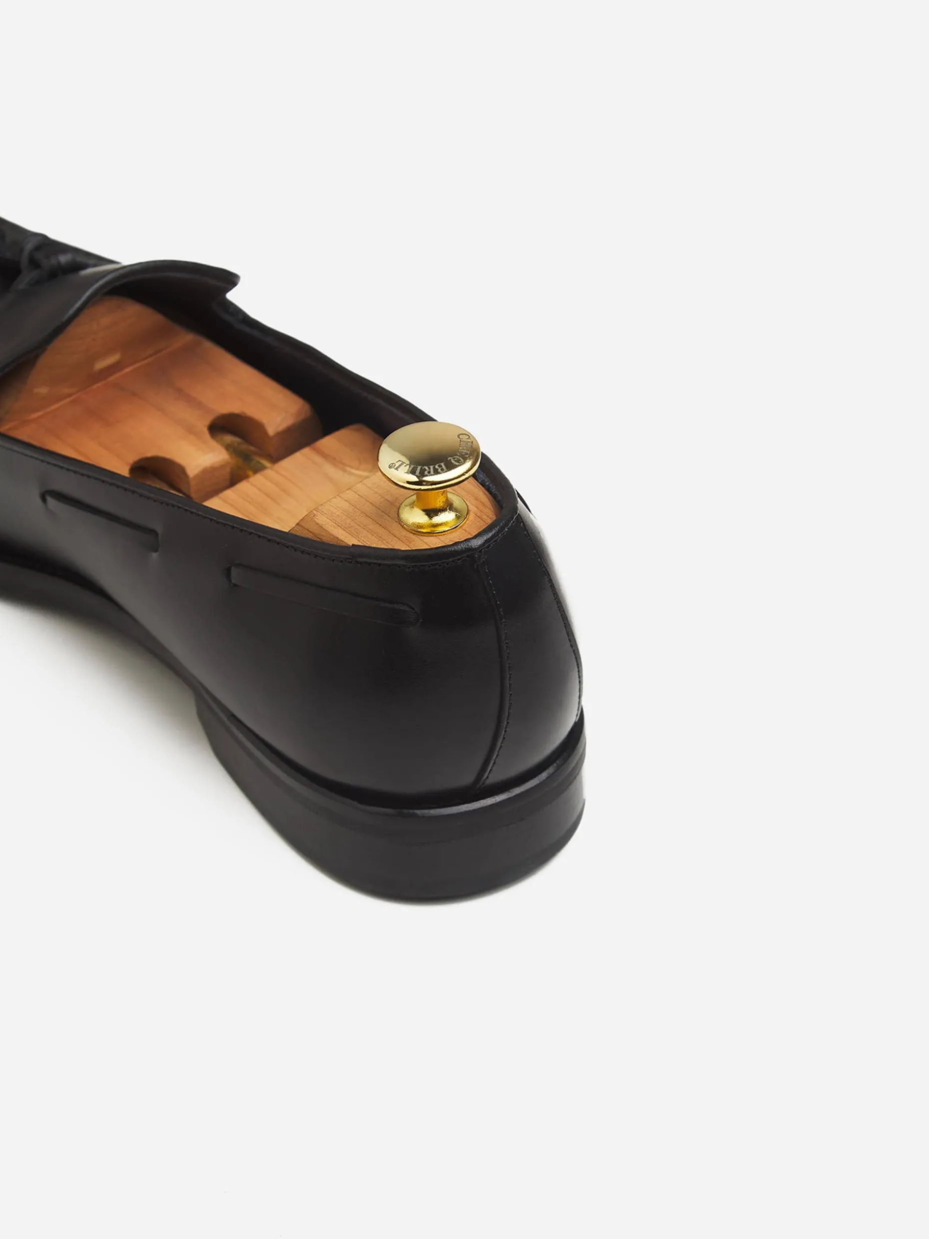 Zapato vestir borlas negro mate